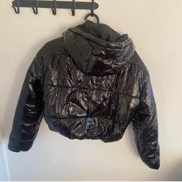 NWT Boohoo Cropped Shiny Puffer Bomber Coat Black - Size 4 Petite - Picture 9 of 13